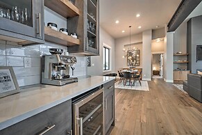 Lavish Lake Chelan Escape: Pool & Panoramic Views