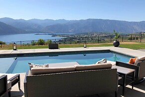 Lavish Lake Chelan Escape: Pool & Panoramic Views