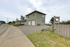 Crescent City Getaway w/ Panoramic Ocean Views!