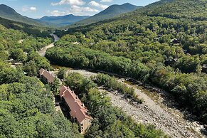 Riverfront Lincoln Condo w/ Pool: Mins to Loon Mtn