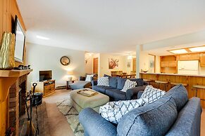 Riverfront Lincoln Condo w/ Pool: Mins to Loon Mtn