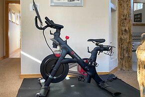 Ski & Hike On-site: Breckenridge Retreat!