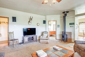 Cozy Ski Cabin w/ Deck Near Taos Ski Valley!