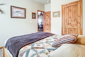 Cozy Ski Cabin w/ Deck Near Taos Ski Valley!