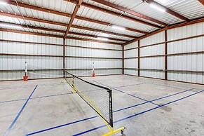 14-acre Terrell Ranch Escape w/ Pool & Fire Pit!