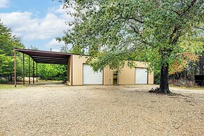 14-acre Terrell Ranch Escape w/ Pool & Fire Pit!