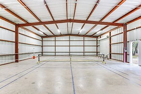 14-acre Terrell Ranch Escape w/ Pool & Fire Pit!