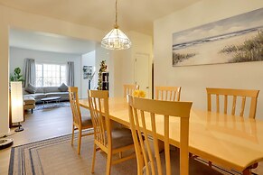 Spacious Thornton Home: 15 Mi to Downtown Denver!