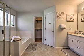 Spacious Thornton Home: 15 Mi to Downtown Denver!