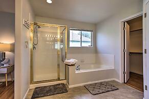 Spacious Thornton Home: 15 Mi to Downtown Denver!