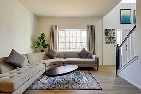 Spacious Thornton Home: 15 Mi to Downtown Denver!