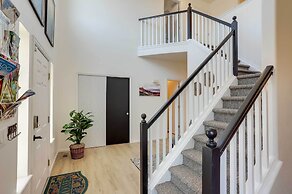 Spacious Thornton Home: 15 Mi to Downtown Denver!