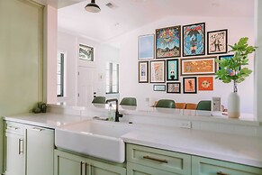 Sacramento Guest House w/ Patio ~ 5 Mi to Downtown