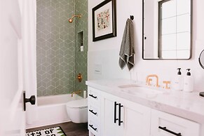 Sacramento Guest House w/ Patio ~ 5 Mi to Downtown