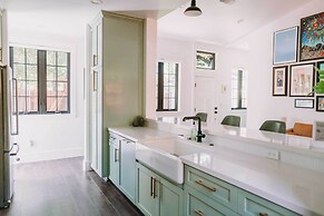 Sacramento Guest House w/ Patio ~ 5 Mi to Downtown