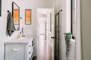 Sacramento Guest House w/ Patio ~ 5 Mi to Downtown