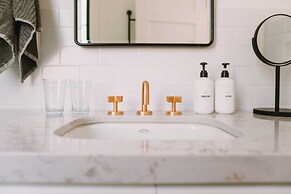 Sacramento Guest House w/ Patio ~ 5 Mi to Downtown