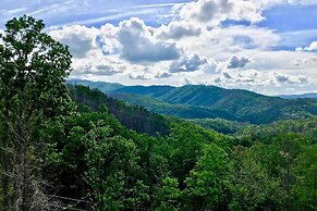 Private Hot Tub: Gatlinburg Cabin in the Clouds