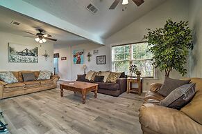 Bright College Station Abode: 3 Mi to Kyle Field