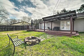 Bright College Station Abode: 3 Mi to Kyle Field