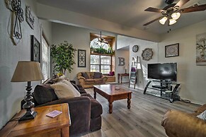 Bright College Station Abode: 3 Mi to Kyle Field