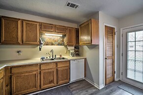 Bright College Station Abode: 3 Mi to Kyle Field