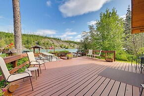 Soldotna Fishing Lodges w/ Dock on Kenai River!
