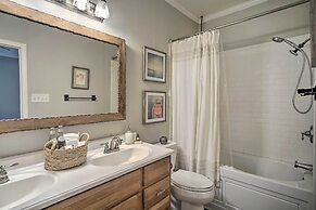 Baton Rouge Game Day House w/ Chic Yard Space