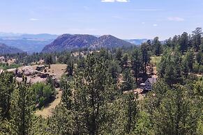 Hillside Cripple Creek Cabin w/ Hot Tub, Mtn Views