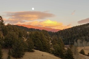 Hillside Cripple Creek Cabin w/ Hot Tub, Mtn Views