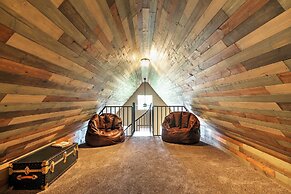 Hillside Cripple Creek Cabin w/ Hot Tub, Mtn Views