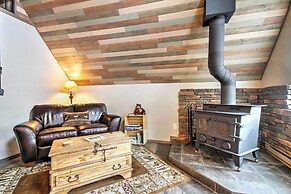 Hillside Cripple Creek Cabin w/ Hot Tub, Mtn Views