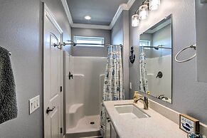 Walk to Shore: Crystal Beach Home w/ Deck + Grill!