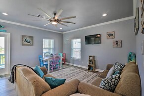 Walk to Shore: Crystal Beach Home w/ Deck + Grill!