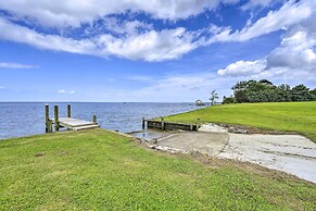 Family Getaway w/ Pier on Currituck Sound