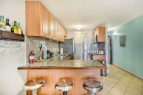 Breezy Condo w/ Ocean View Balcony: Walk to Beach!