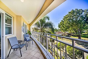 Breezy Condo w/ Ocean View Balcony: Walk to Beach!