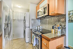 Breezy Condo w/ Ocean View Balcony: Walk to Beach!