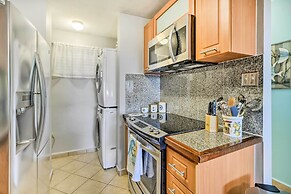 Breezy Condo w/ Ocean View Balcony: Walk to Beach!