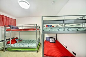 Breezy Condo w/ Ocean View Balcony: Walk to Beach!