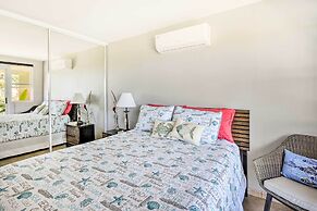 Breezy Condo w/ Ocean View Balcony: Walk to Beach!