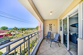 Breezy Condo w/ Ocean View Balcony: Walk to Beach!
