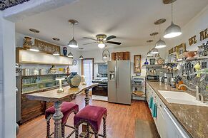 Bohemian Wonderland: Benicia Bungalow w/ Pergola!