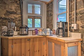 Lakefront Poconos Retreat w/ Hot Tub, Near Hiking!