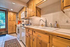 Lakefront Poconos Retreat w/ Hot Tub, Near Hiking!