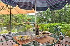 Lakefront Poconos Retreat w/ Hot Tub, Near Hiking!
