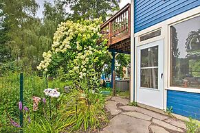 Lakefront Poconos Retreat w/ Hot Tub, Near Hiking!