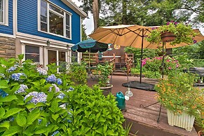 Lakefront Poconos Retreat w/ Hot Tub, Near Hiking!