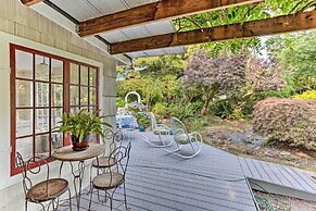 Charming Historic Retreat Near Poverty Bay!