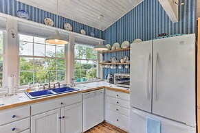 Charming Historic Retreat Near Poverty Bay!